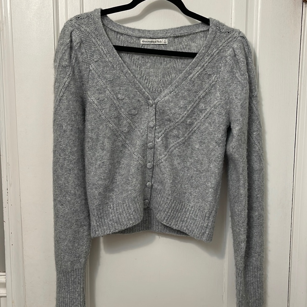 Gray Abercrombie and Fitch puff sleeved sweater